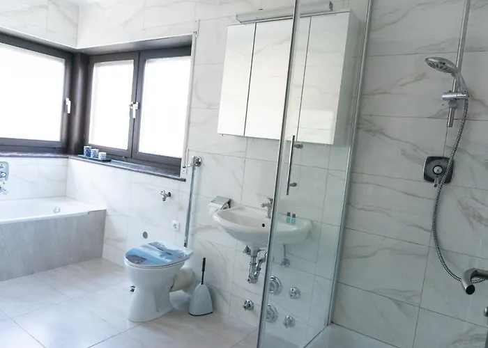 여관 Eisberg Gaestehaus & De Luxe